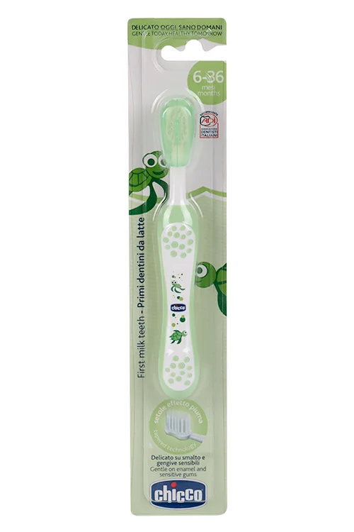 Зубная щетка Чикко с эргоном ручкой (с 6 мес)
