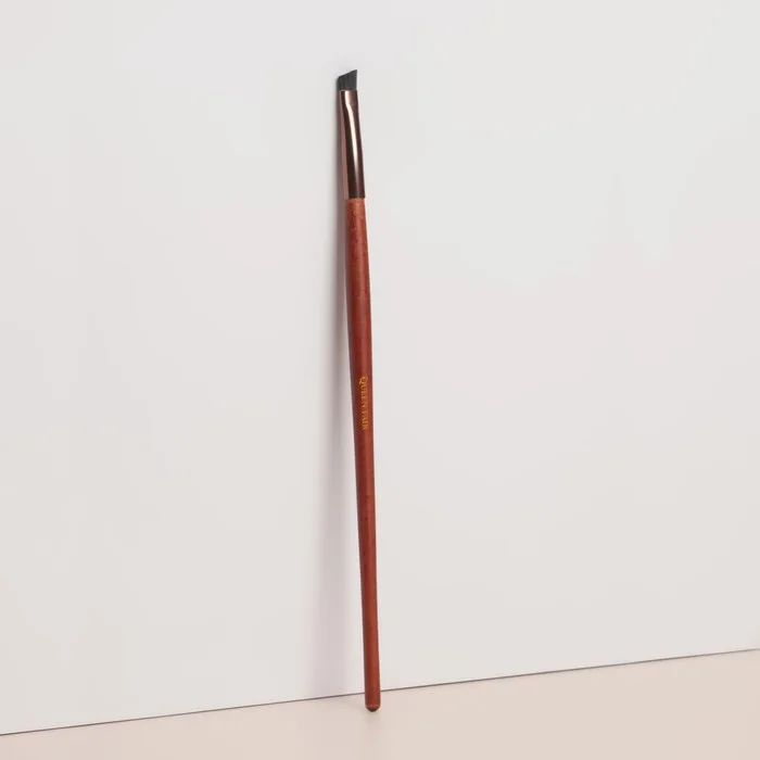 Кисть для макияжа Queen fair Brush Wood жесткая скошенная 17 см цвет коричневый