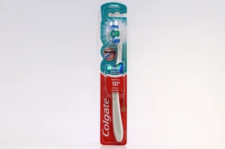 Зубная щетка Colgate 360 средней жесткости антибактериальная суперчистота всей полости рта