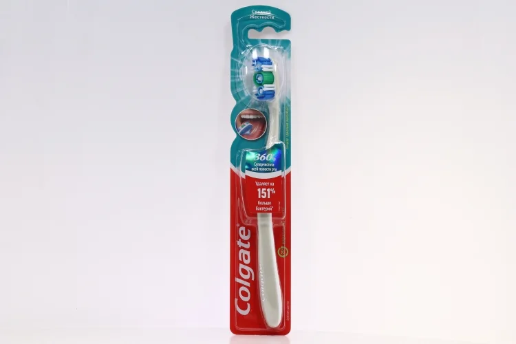 Зубная щетка Colgate 360 средней жесткости антибактериальная суперчистота всей полости рта
