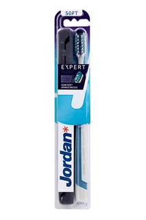 Зубная щетка Jordan Expert Clean Soft мягкая с футляром для хранения